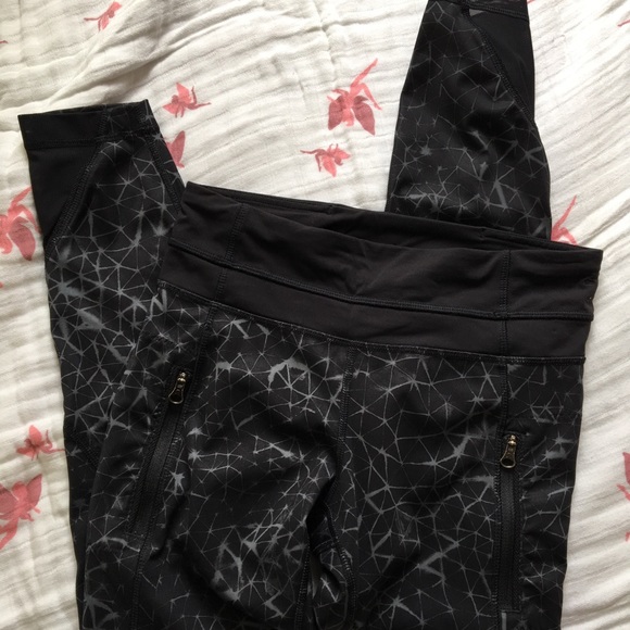 Lululemon leggings size 4 - Picture 3 of 5